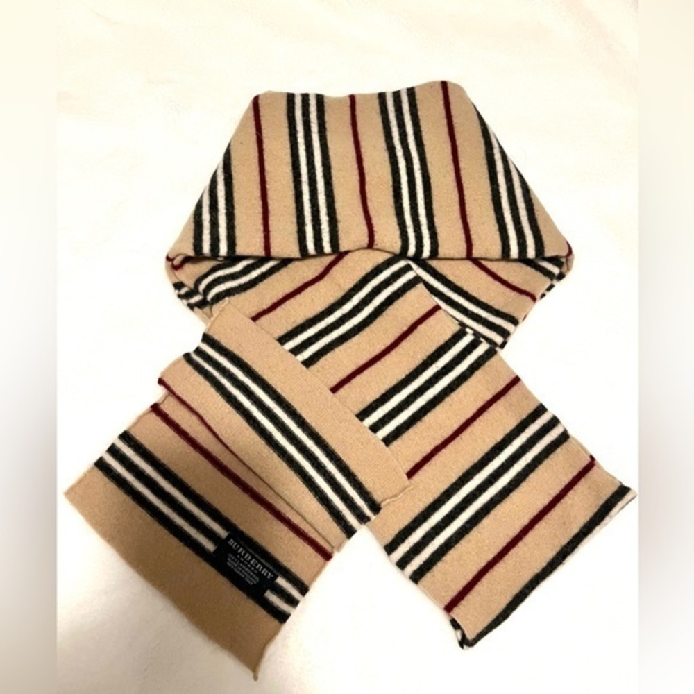 Rare authentic Burberry 100% Lambswool scarf. Made in England.